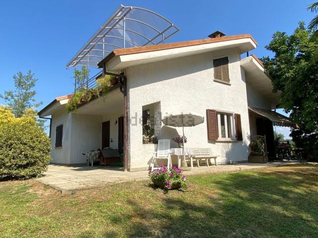 Case e ville in vendita di 200 m² in Frazione san bernardo, 58