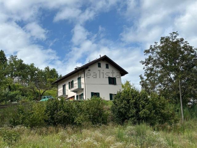 Case e ville in vendita di 200 m² in Frazione Sessant, 203