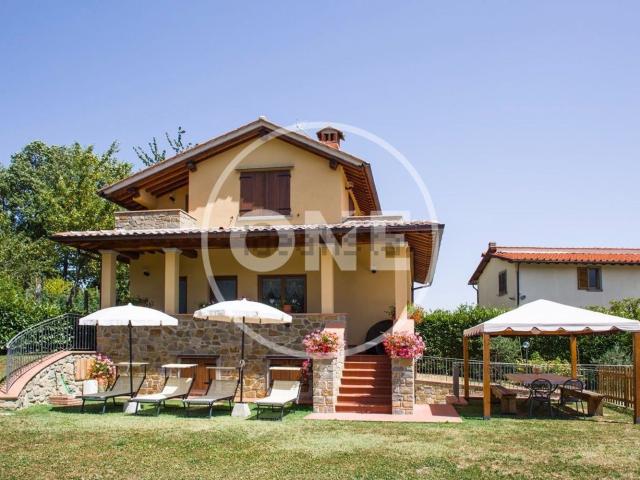 Case e ville in vendita di 200 m² in Località Trebbio, 41