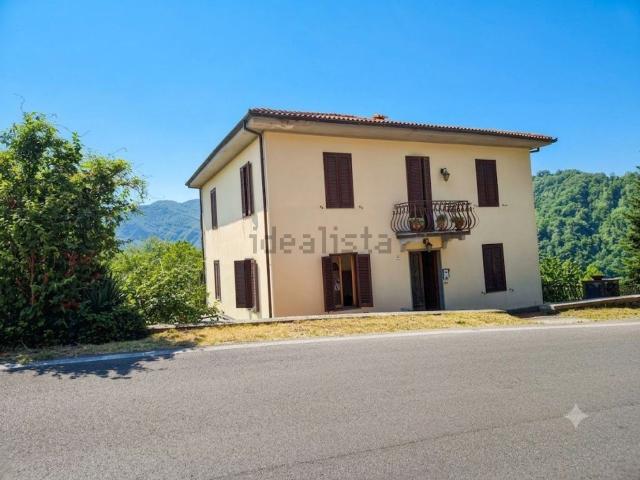 Case e ville in vendita di 200 m² in Località San Carlo, 7