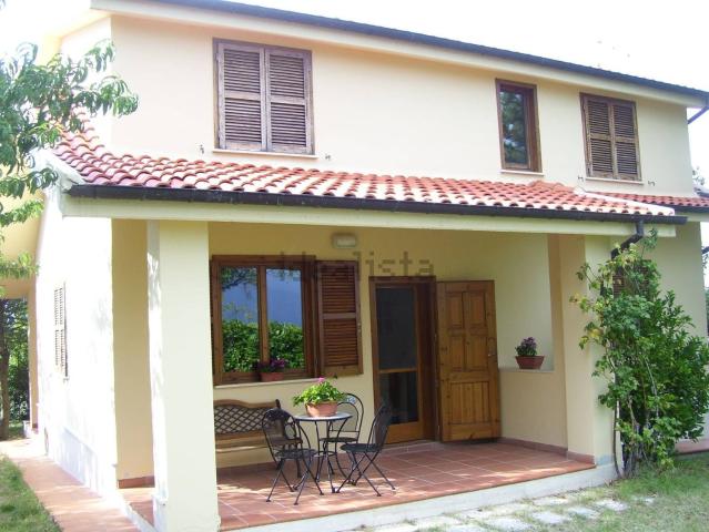 Case e ville in vendita di 200 m² in Strada Colleiano