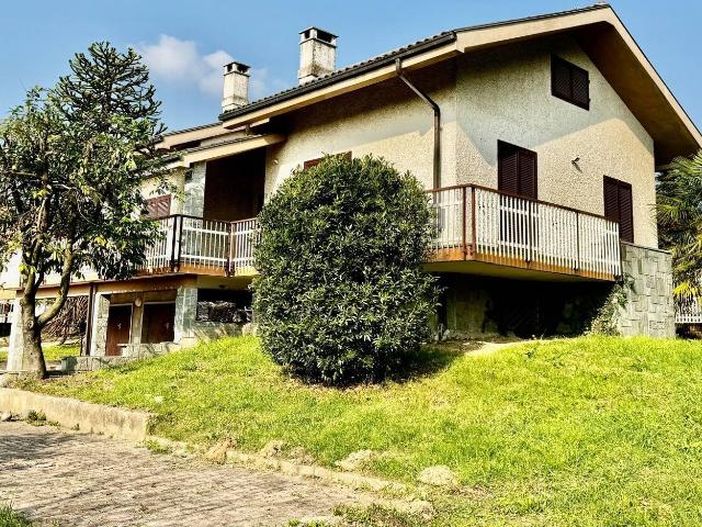 Case e ville in vendita di 200 m² in Strada Contessa, 99