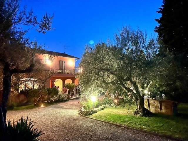 Case e ville in vendita di 200 m² in Strada Corneto