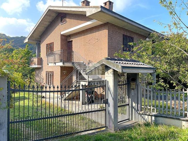 Case e ville in vendita di 200 m² in Strada Biellese, 38