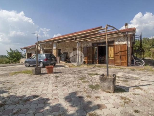 Case e ville in vendita di 200 m² in Strada della Salvia, 10