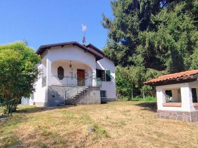 Case e ville in vendita di 200 m² in Strada Serravalle