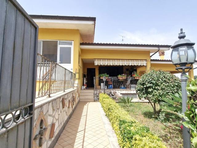 Case e ville in vendita di 200 m² in Strada Ventiduesima