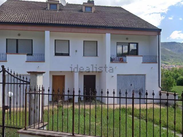 Case e ville in vendita di 201 m² in Via Civitatomassa