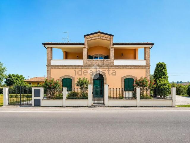 Case e ville in vendita di 201 m² in Via Amendola, 77