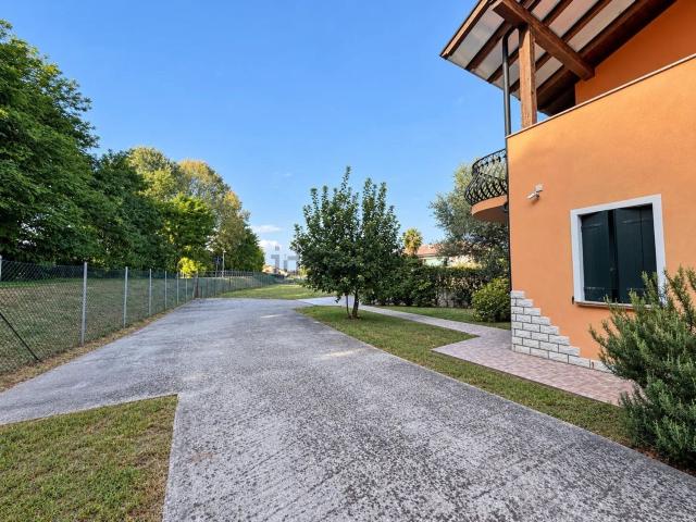 Case e ville in vendita di 201 m² in Via Almagià, 18
