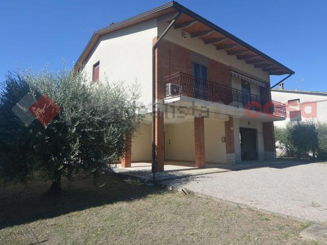 Case e ville in vendita di 201 m² in Via Madonna del Popolo