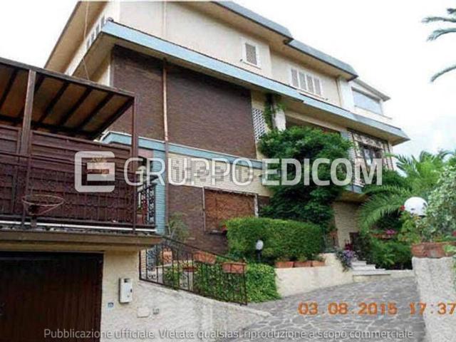 Case e ville in vendita di 201 m² in Via Misefari