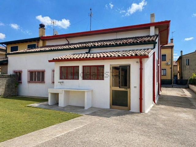 Case e ville in vendita di 201 m² in Via Santa Caterina