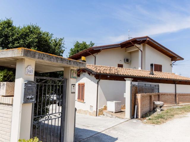 Case e ville in vendita di 201 m² in Contrada Cerreto, 343