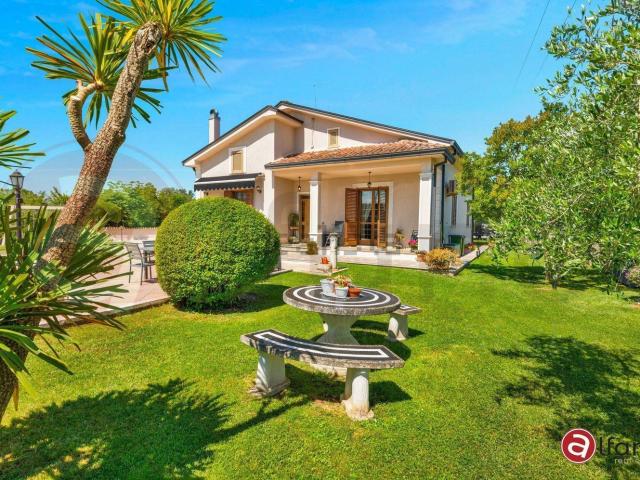 Case e ville in vendita di 201 m² in Contrada Melfi di sotto, 107