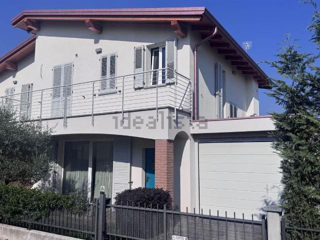 Case e ville in vendita di 202 m² in Via Al Colombaro, 5