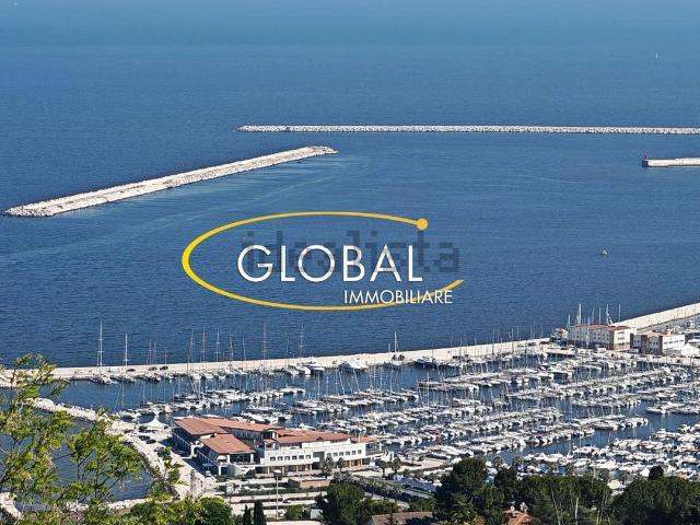 Case e ville in vendita di 202 m² in Via del Golfo