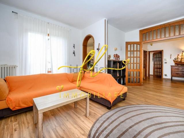 Case e ville in vendita di 202 m² in Via delle Corti
