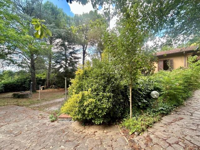 Case e ville in vendita di 202 m² in Via Europa, 19