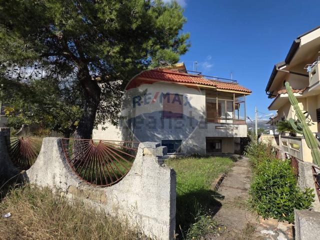 Case e ville in vendita di 202 m² in Via Fornello