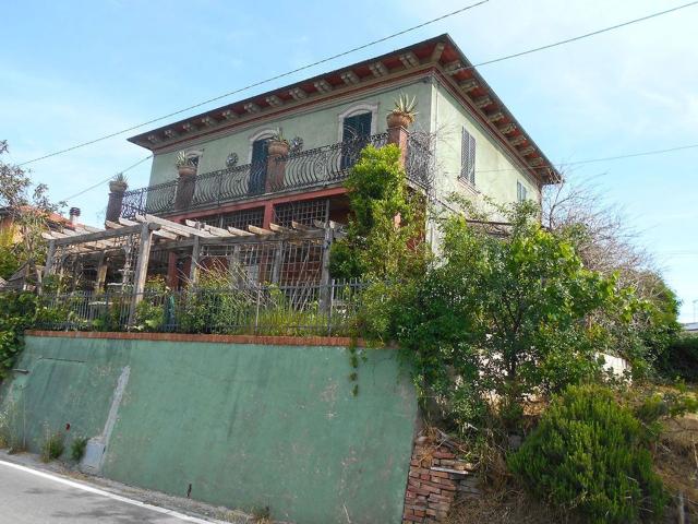 Case e ville in vendita di 202 m² in Via Senese