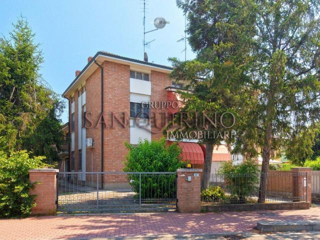 Case e ville in vendita di 202 m² in Via Vettigano, 11