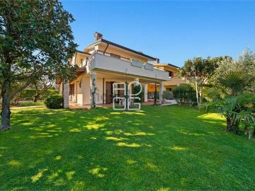 Case e ville in vendita di 203 m²