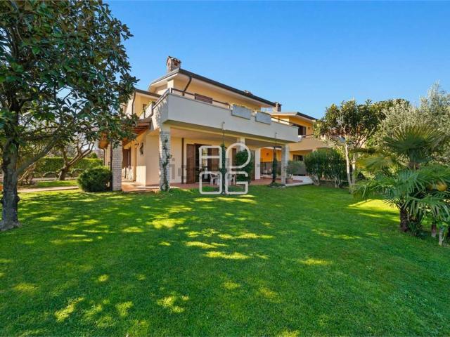 Case e ville in vendita di 203 m²