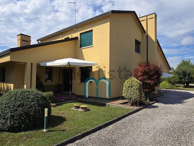 Case e ville in vendita di 203 m² in Via Giacomo Pugliese, 36