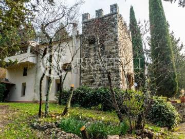Case e ville in vendita di 203 m² in Via di Terzano, 34