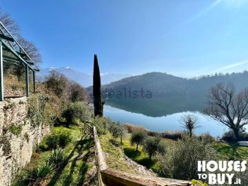 Case e ville in vendita di 203 m² in Via Lago Moro, 2