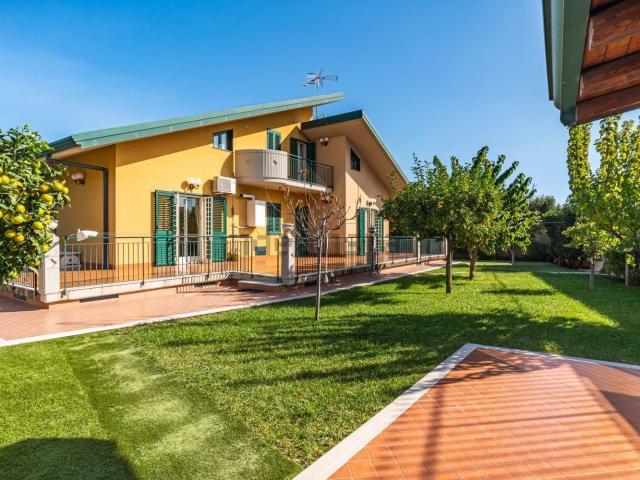 Case e ville in vendita di 203 m² in Via Torretta, 27