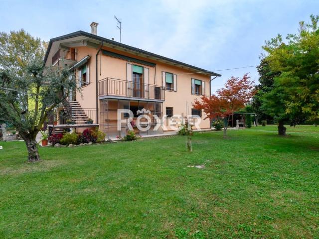 Case e ville in vendita di 204 m² in Via Cà d&apos Oro, 54