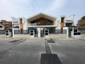 Case e ville in vendita di 204 m² in Via Alessandro Volta