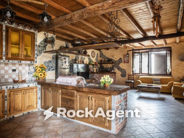 Case e ville in vendita di 204 m² in Via Matteotti, 20