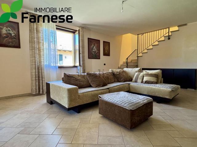 Case e ville in vendita di 204 m² in Via Nardo Pajella, 17