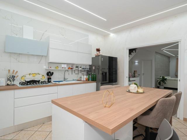 Case e ville in vendita di 204 m² in Via Santa Maria delle Grazie