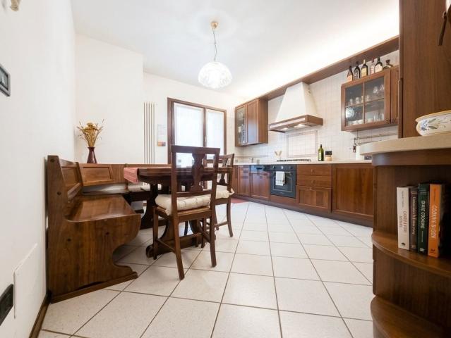 Case e ville in vendita di 204 m² in Via Silvio Pellico, 21