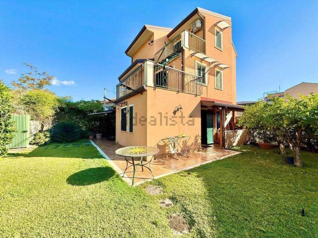 Case e ville in vendita di 204 m² in Via XXI Aprile, 45