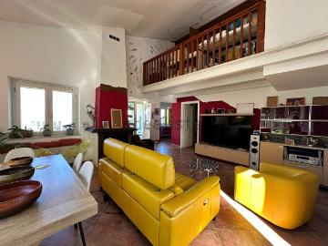 Case e ville in vendita di 204 m² in Viale Magna Grecia, 100