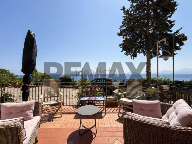 Case e ville in vendita di 204 m² in Lungomare Cristoforo Colombo, 846