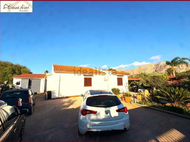 Case e ville in vendita di 205 m² in Via Agrumeti, 35