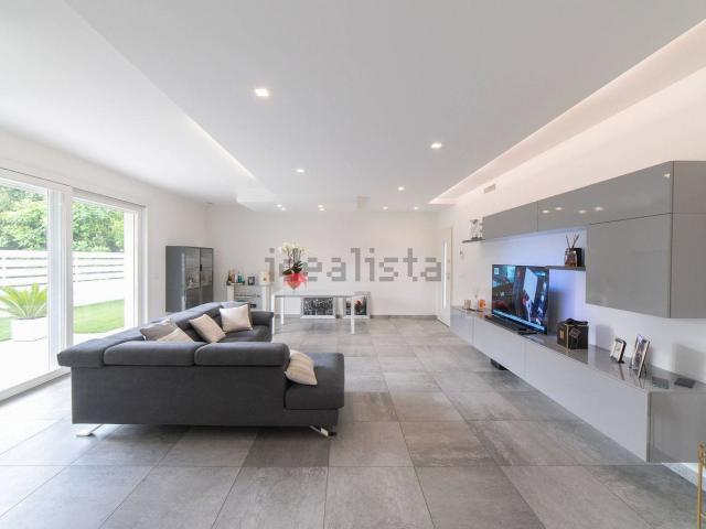 Case e ville in vendita di 205 m² in Via Don Giovanni Bosco
