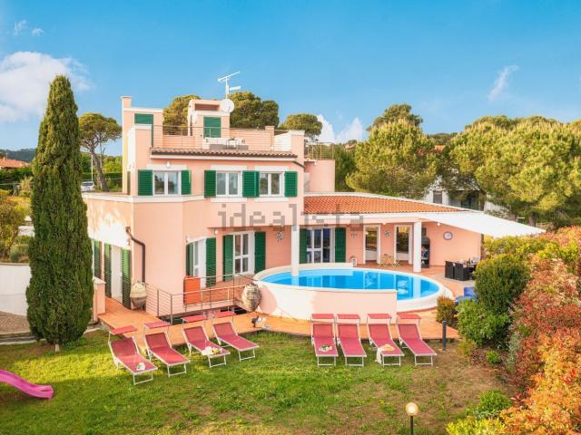 Case e ville in vendita di 205 m² in Via delle Magnolie
