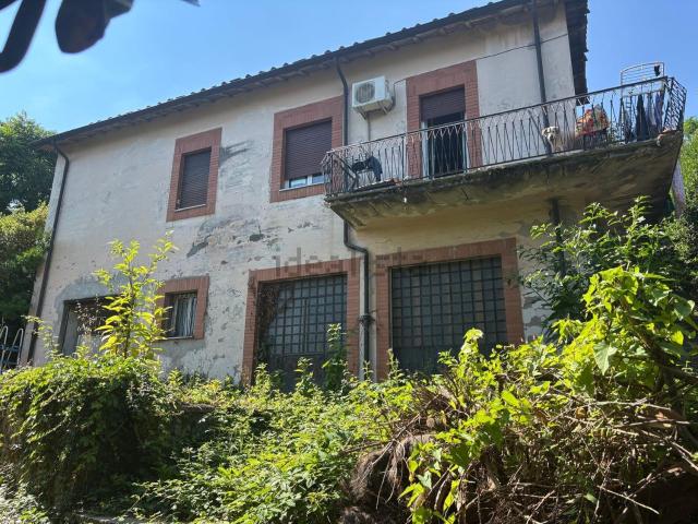 Case e ville in vendita di 205 m² in Via Diana Aricina, 10