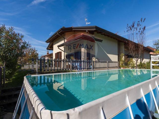 Case e ville in vendita di 205 m² in Via Manzoni, 14