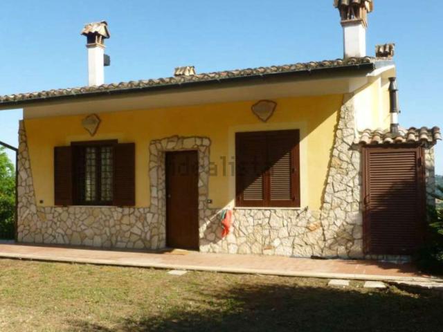 Case e ville in vendita di 205 m² in Via San Lucia