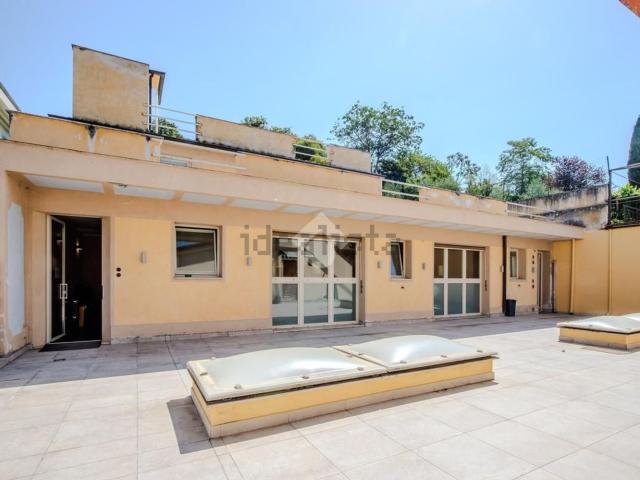 Case e ville in vendita di 205 m² in Via Sandro Botticelli, 38