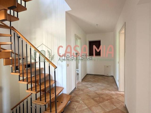 Case e ville in vendita di 205 m² in Via Sandro Pertini