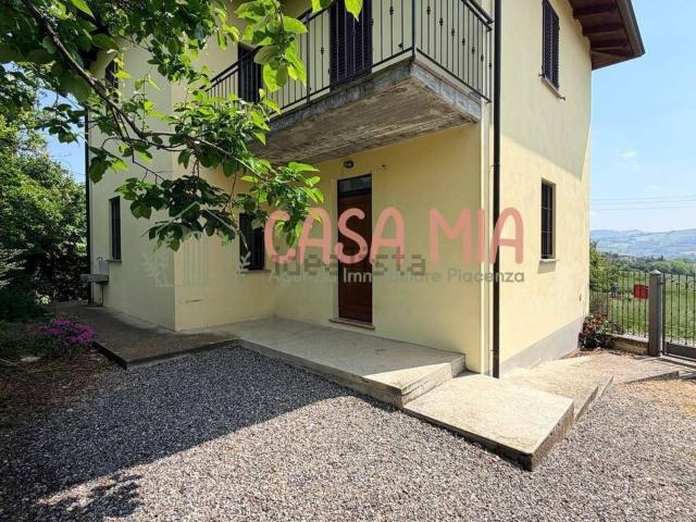 Case e ville in vendita di 205 m² in Via Sandro Pertini